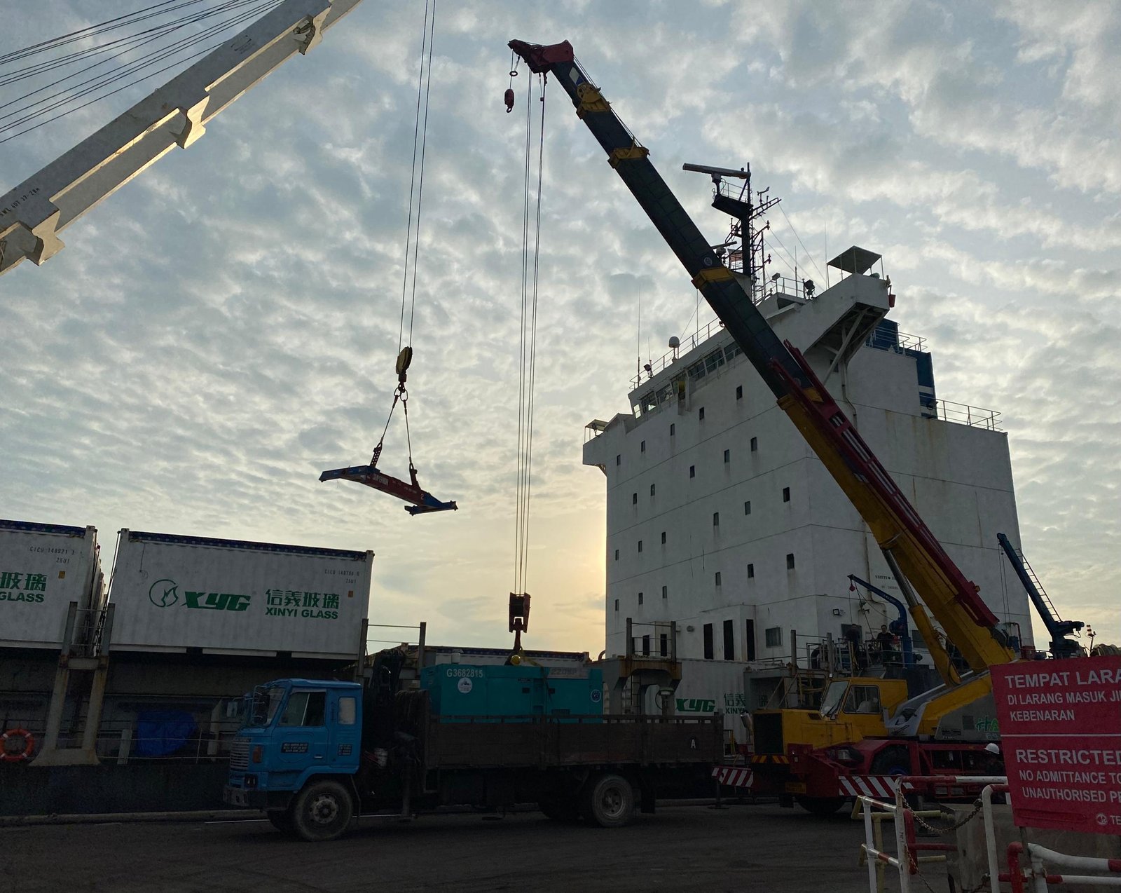 Job Supply Crane 45 Ton & Rental of Generator 220kva for MV Sentosa Trader Shipping Container